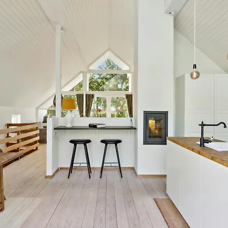 Charming Summer House With Access 別荘