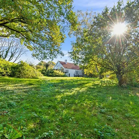 Charming Summer House With Access 別荘