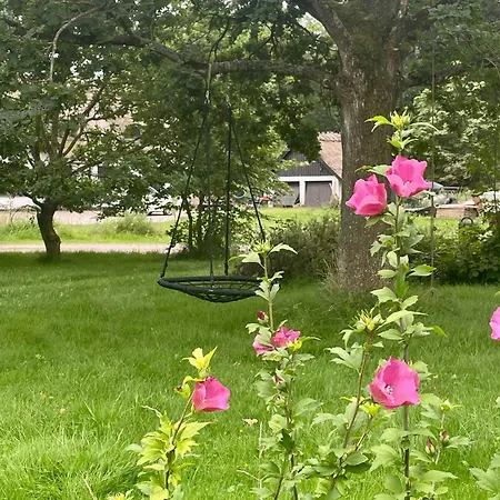 Vakantiehuis Charming Summer House With Access *