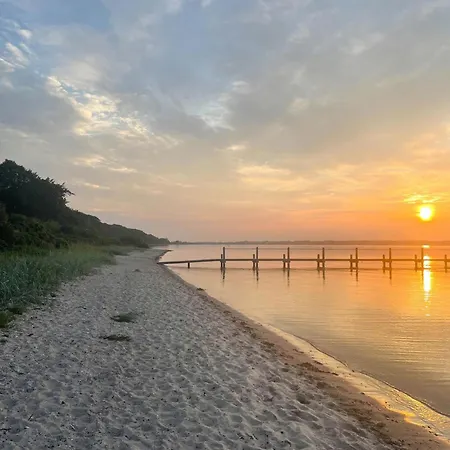 Charming Summer House With Access Casa de Férias